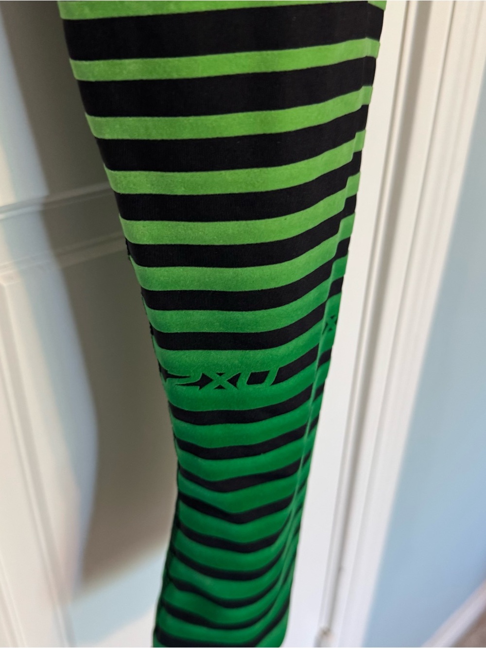 2XU Elite Power Recovery Compression Tights compression leggings Black and Green - Picture 5 of 6